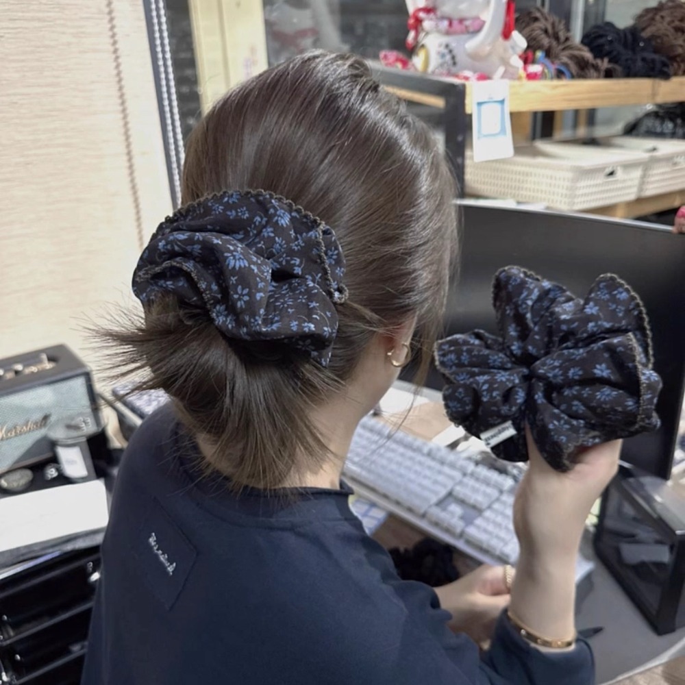 Vintage Fashion Ads - 1pc Vintage Brown Floral Scrunchie Lace