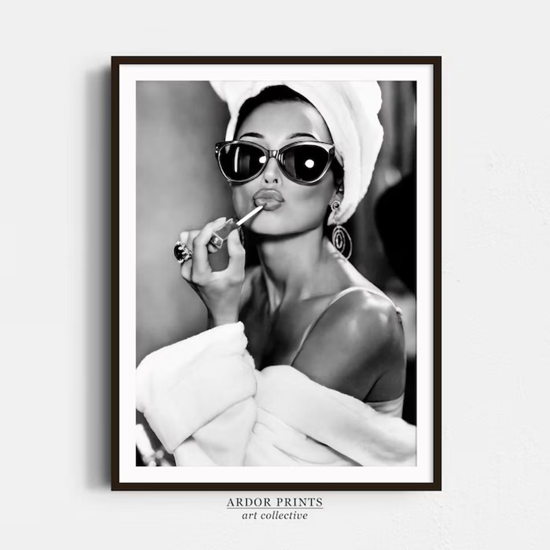 Audrey Hepburn Lipstick Canvas - Vintage Fashion Prints For Wall avaliação e preço