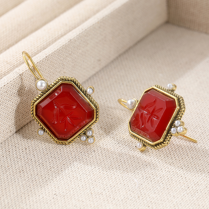 Red Earrings Earrings, Golden  - Vintage Victorian Fashion avaliação e preço